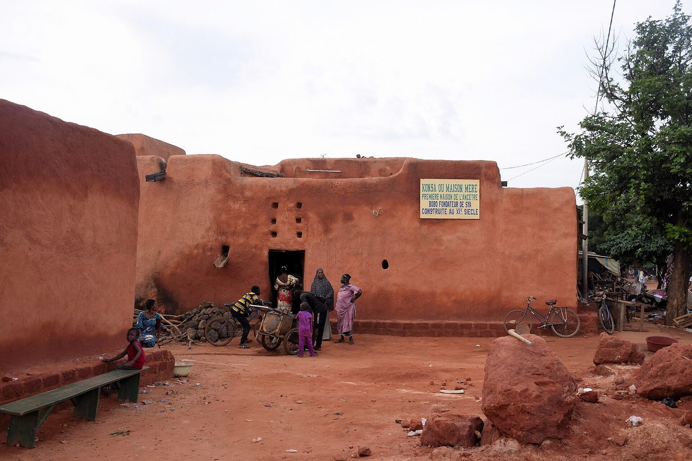 Le Konsa, première maison de Dioulasso-ba