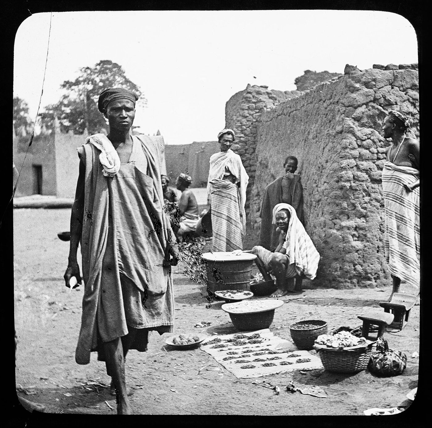 Côte d’Ivoire. 55, Marché (Kong), plaque de projection de la mission Binger